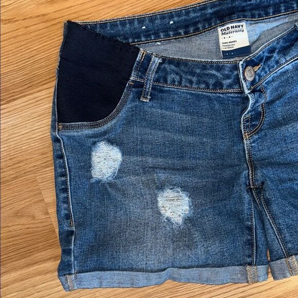 Old Navy Maternity Shorts - Picture 2 of 5